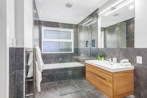 Photo of property in 3 Ramarama Lane, Crofton Downs, Wellington, 6035