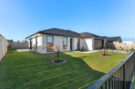 Photo of property in 6 Georgina Beyer Way, Carterton, 5713