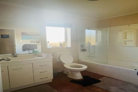Photo of property in 62 Sandwick Drive, Weymouth, Auckland, 2103