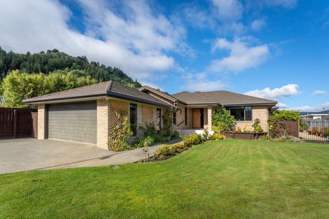 Photo of property in 26 Weka Place, Picton, 7220