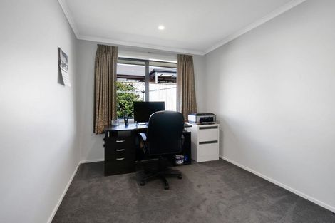 Photo of property in 9 Huetu Place, Bell Block, New Plymouth, 4312