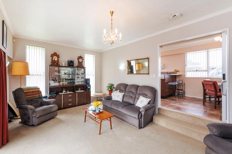 Photo of property in 15 Grange Place, Milson, Palmerston North, 4414