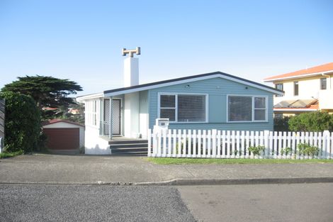 Photo of property in 35 Terrace Road, Titahi Bay, Porirua, 5022