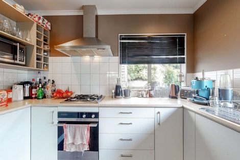 Photo of property in 57 Glanmire Road, Newlands, Wellington, 6037