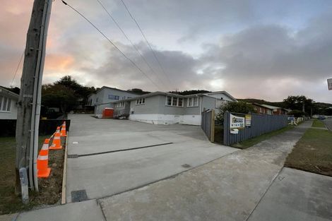 Photo of property in 37 Victory Crescent, Tawa, Wellington, 5028