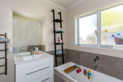 Photo of property in 1 Rees Way, Tuakau, 2121