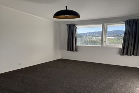 Photo of property in 12 Chartwell Drive, Crofton Downs, Wellington, 6035