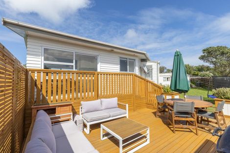 Photo of property in 2 Pennant Grove, Titahi Bay, Porirua, 5022