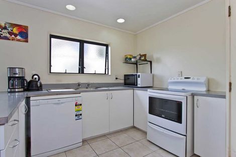 Photo of property in 59 Reynella Drive, Massey, Auckland, 0614