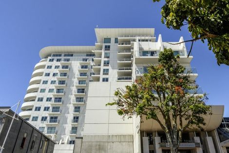 Photo of property in 72 Devonport Road, Tauranga, 3110