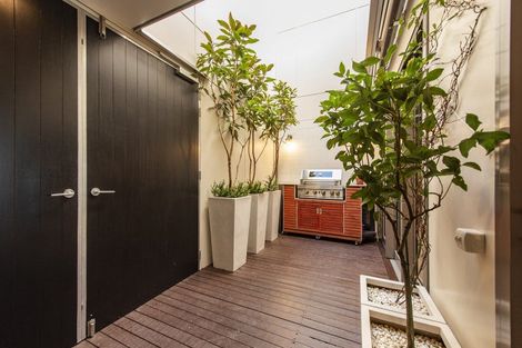 Photo of property in Patent 326 Apartments, 404s/326 Evans Bay Parade, Hataitai, Wellington, 6021