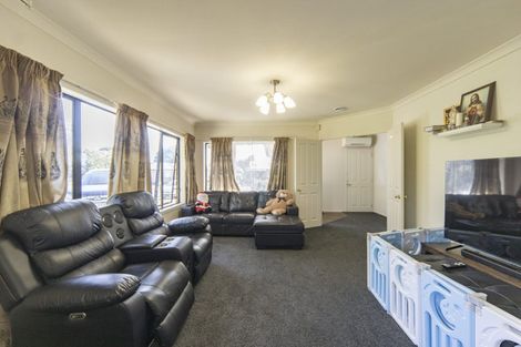 Photo of property in 21 Catalina Drive, Melville, Hamilton, 3206