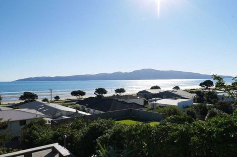 Photo of property in 130 Seaview Road, Paraparaumu Beach, Paraparaumu, 5032