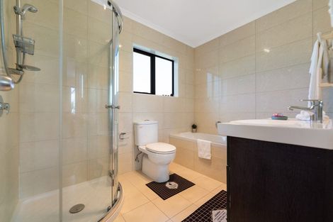 Photo of property in 19a Kelwyn Road, Kelston, Auckland, 0602