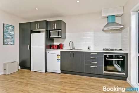 Photo of property in 2/4 Sydney Street, Hauraki, Auckland, 0622