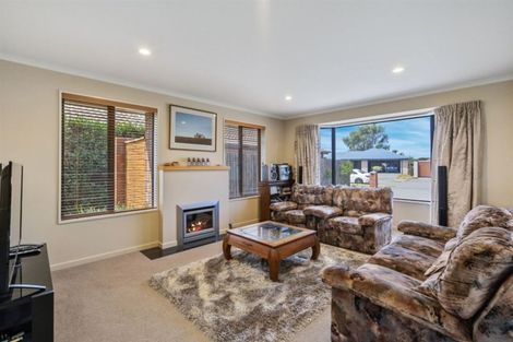 Photo of property in 7 Strathcarron Place, Broomfield, Christchurch, 8042