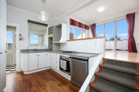 Photo of property in 393 Devonport Road, Tauranga South, Tauranga, 3112
