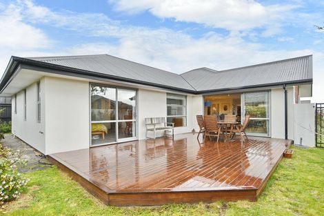 Photo of property in 32 Te Whenu Crescent, Marshland, Christchurch, 8083