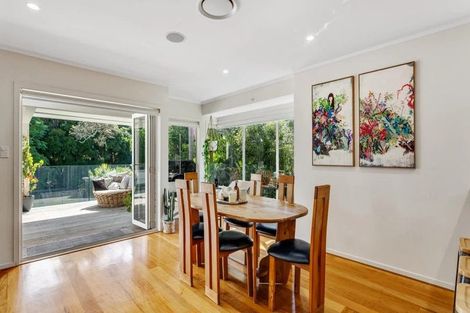 Photo of property in 9 Sandown Road, Rothesay Bay, Auckland, 0630