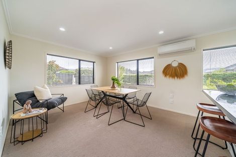 Photo of property in 48 Sunstone Crescent, Brown Owl, Upper Hutt, 5018