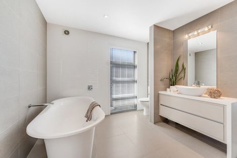 Photo of property in 8a The Parade, Bucklands Beach, Auckland, 2012