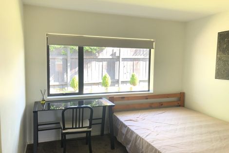 Photo of property in 8a Blythe Place, Glendene, Auckland, 0602