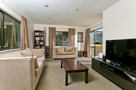 Photo of property in 2/12 Remus Place, Totara Vale, Auckland, 0629