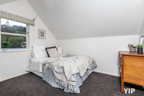 Photo of property in 11 Lyndfield Lane, Newlands, Wellington, 6037