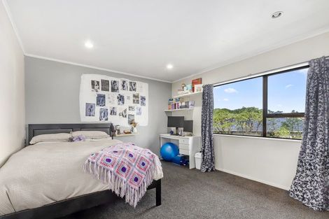 Photo of property in 28 Arahanga Grove, Maupuia, Wellington, 6022