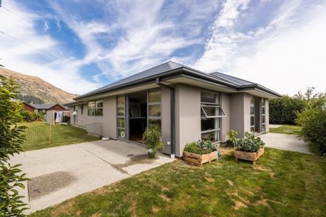 Photo of property in 15 Judge And Jury Drive, Lake Hayes, Queenstown, 9304