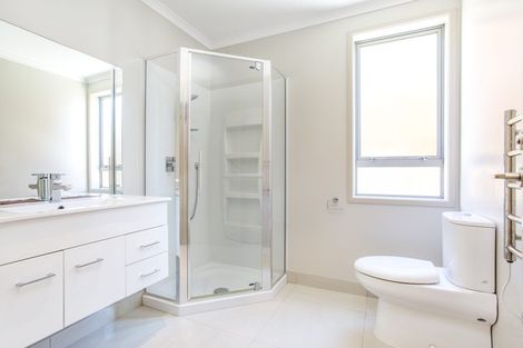 Photo of property in 12 Horizon View Road, Oteha, Auckland, 0632
