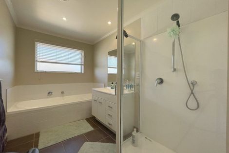 Photo of property in 40c Waiake Street, Torbay, Auckland, 0630
