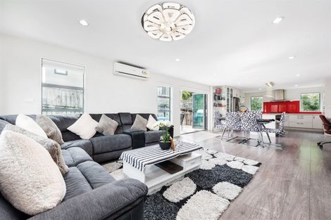 Photo of property in 96 San Valentino Drive, Henderson, Auckland, 0612