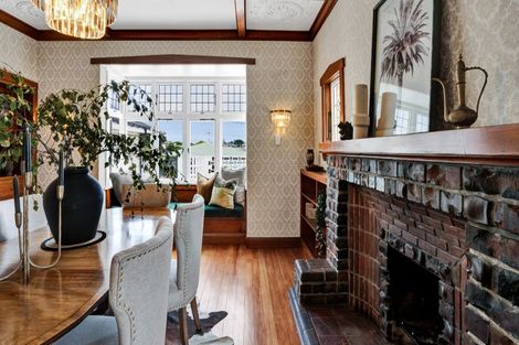 Photo of property in 10 Mangorei Road, Strandon, New Plymouth, 4312