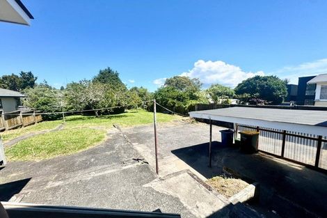 Photo of property in 11 Springside Place, New Lynn, Auckland, 0600