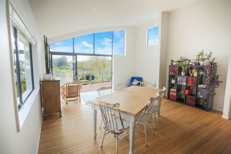 Photo of property in 48 Renata Crescent, Te Atatu Peninsula, Auckland, 0610