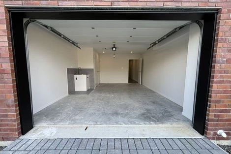 Photo of property in 2/39 Dale Crescent, Pakuranga, Auckland, 2010