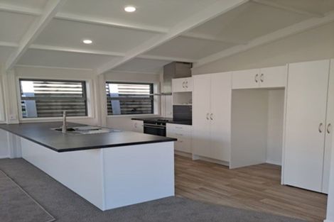 Photo of property in 62 Seaview Road, Marfell, New Plymouth, 4310