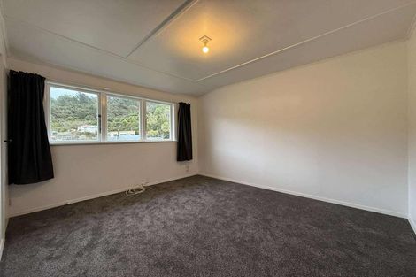Photo of property in 9 Wainhouse Street, Stokes Valley, Lower Hutt, 5019