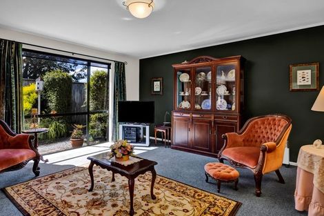 Photo of property in 15 Rod Syme Place, Hawera, 4610