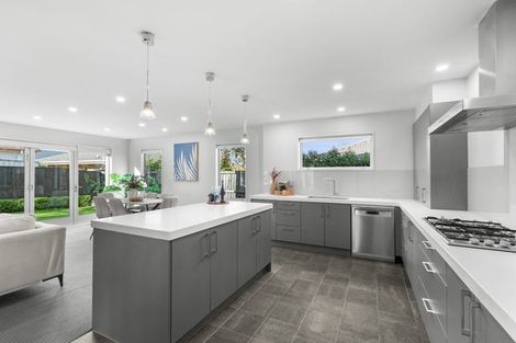 Photo of property in 16 Riverbank Road, Northwood, Christchurch, 8051