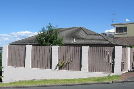 Photo of property in 1/27 Churchill Road, Murrays Bay, Auckland, 0630