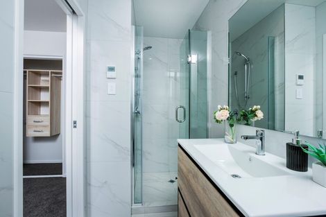 Photo of property in 4/19 Kingdale Road, Henderson, Auckland, 0610