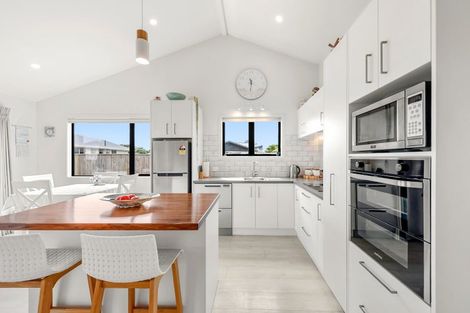 Photo of property in 1 Colenso Place, Otaki Beach, Otaki, 5512