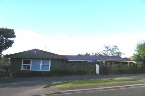 Photo of property in 12 Locket Road, Glenfield, Auckland, 0629