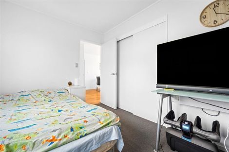 Photo of property in 1/37 Woodlands Crescent, Browns Bay, Auckland, 0630