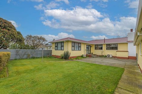 Photo of property in 28 Ormond Street, Woodville, 4920