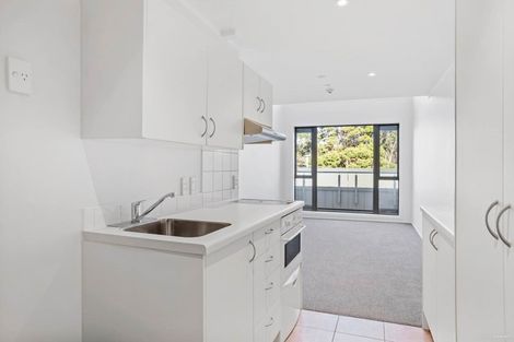 Photo of property in 9b/30 Westward Ho, Glen Eden, Auckland, 0602