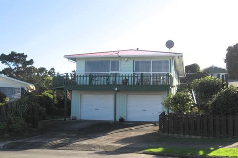 Photo of property in 32 Pennant Grove, Titahi Bay, Porirua, 5022