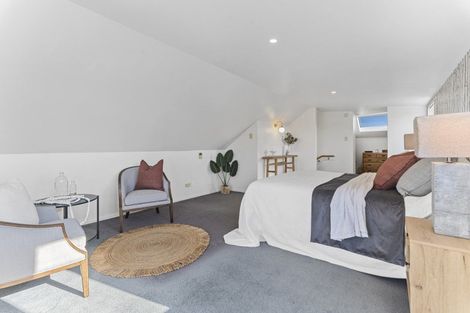 Photo of property in 3 Waiwera Place, Merrilands, New Plymouth, 4312